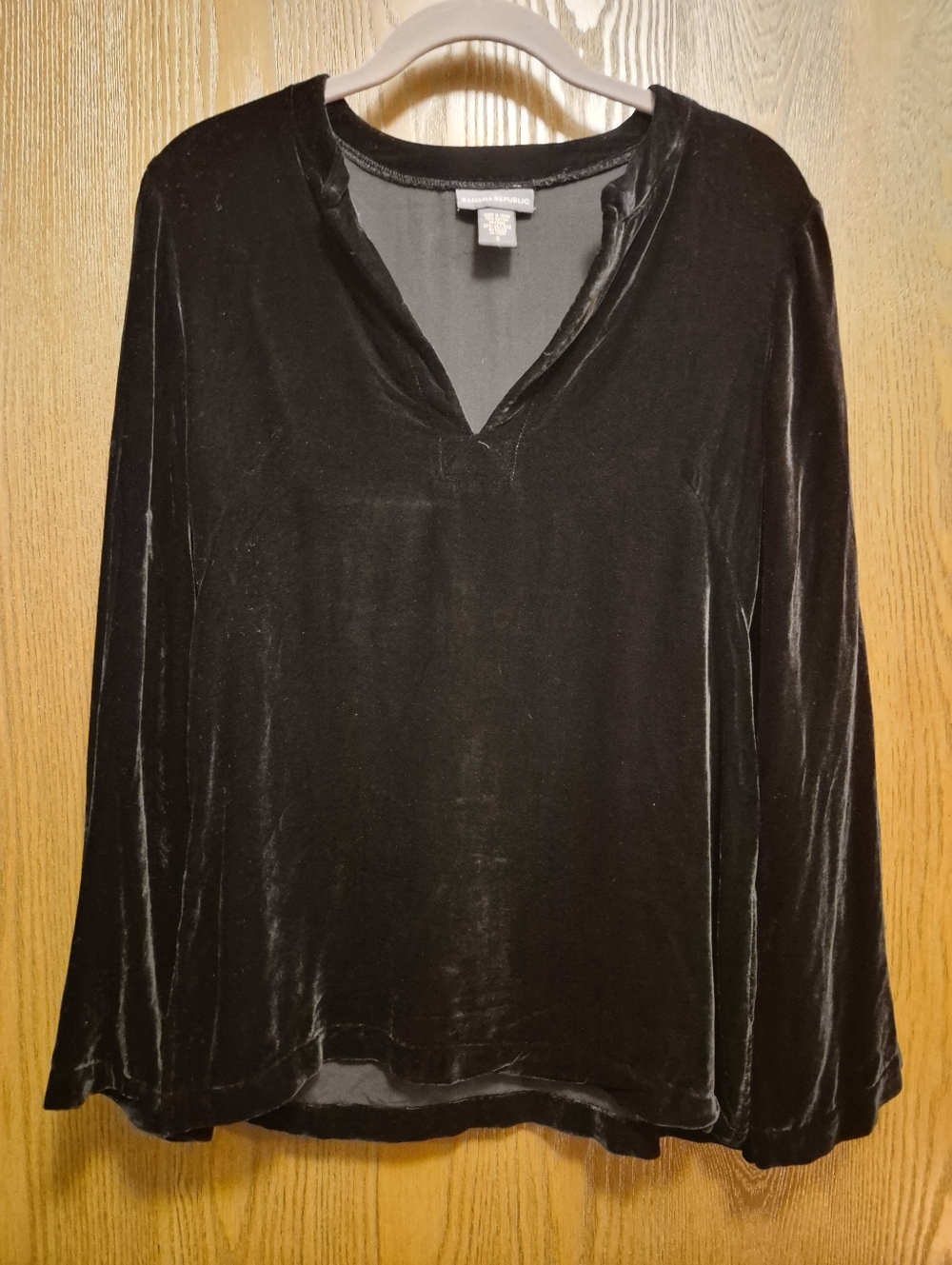 Banana Republic Women's Black Velvet V-Neck Top S